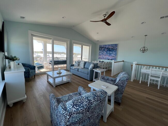 Foto del edificio - 1038 Fort Fisher Blvd S