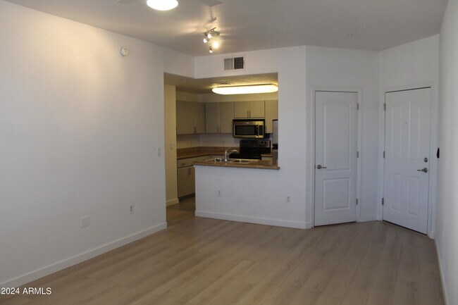 Building Photo - 5302 E Van Buren St