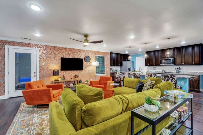 Building Photo - 533 Quarterman Dr