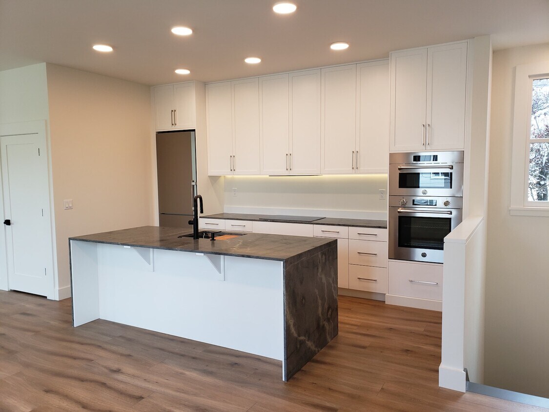Building Photo - 203 Carl Street, Unit B