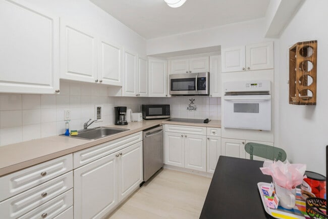 Building Photo - 3801 S Ocean Dr