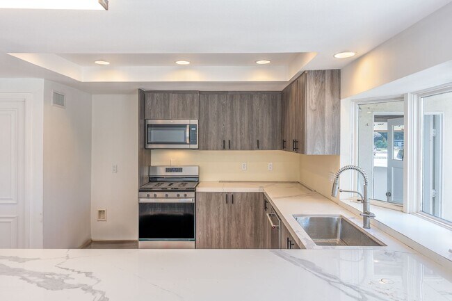 Foto del edificio - Serene Single-Level Living in Mission Hills Ranch