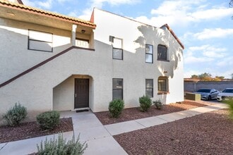 Building Photo - 6133 W Oakey Blvd