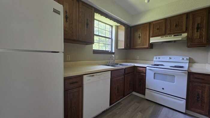 Foto del edificio - Renovated townhome in Linden Square.