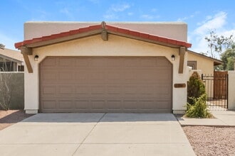 Building Photo - 2007 N Villas Ln