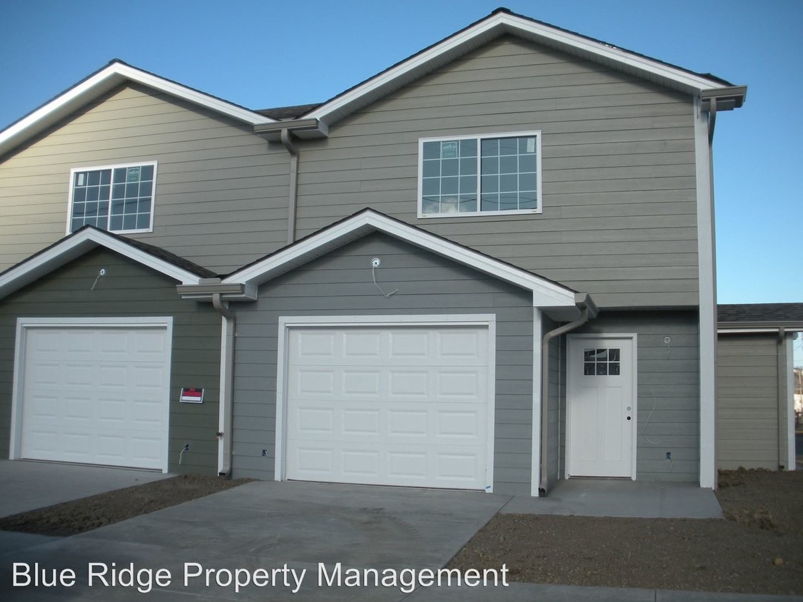 Primary Photo - 330 Roller St