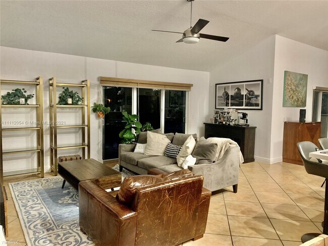 Foto del edificio - 4 br, 2.5 bath House - 16280 NW 9th Dr