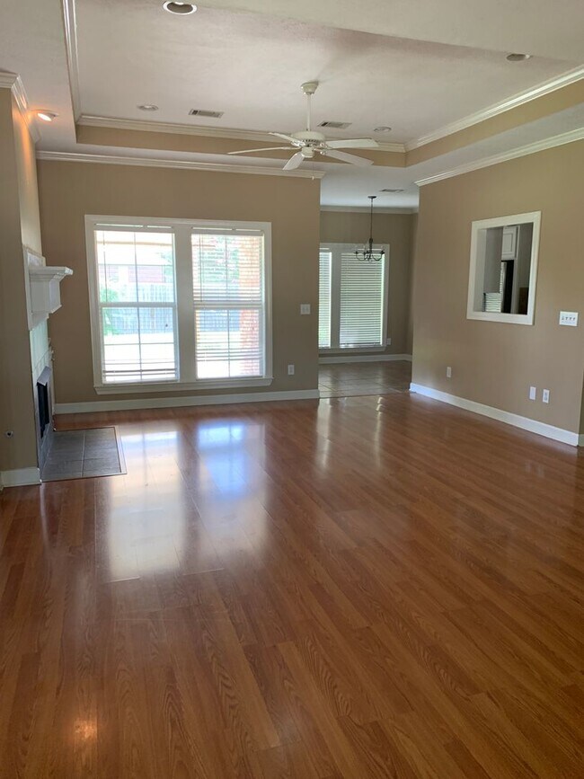 Building Photo - Perfect location in Harvey Crossing Subdiv...