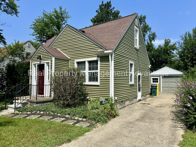 Building Photo - Updated 3BR Bungalow Minutes from Downtown Ferndale