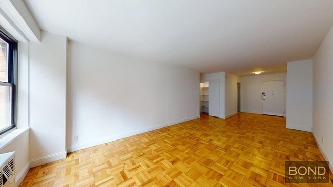 Building Photo - 340 E 74th St