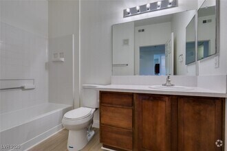 Building Photo - 2291 W Horizon Ridge Pkwy