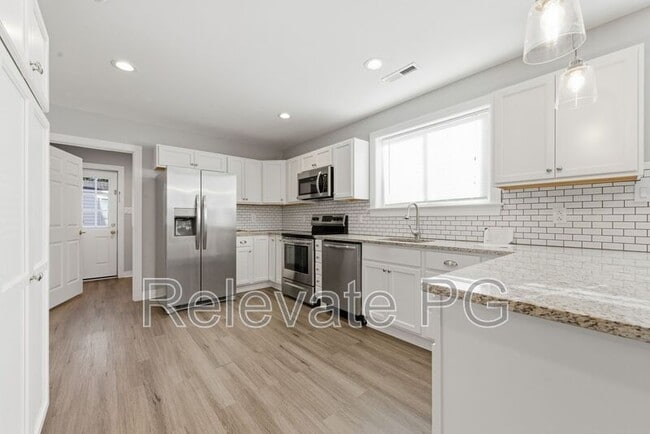 Building Photo - 8410 Yolanda Rd