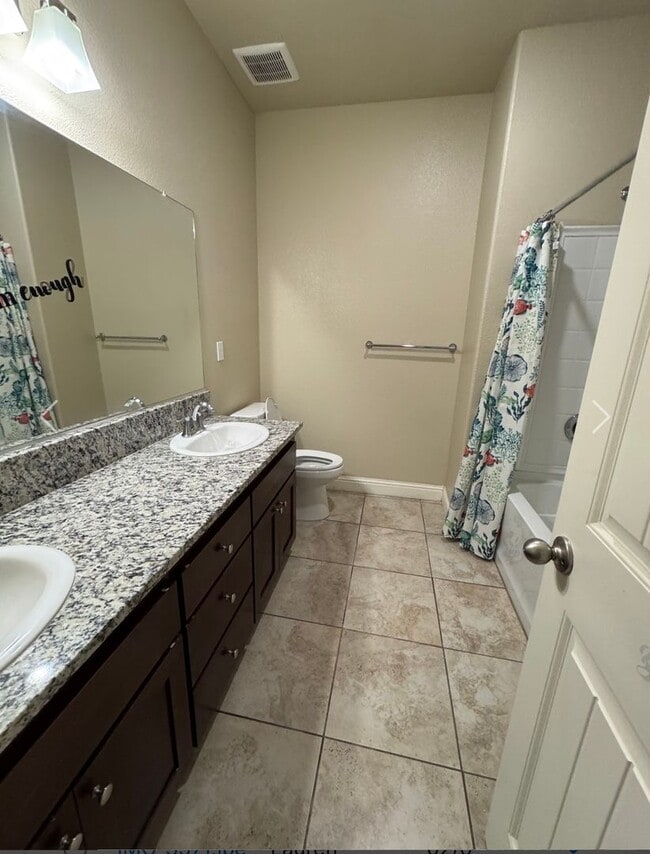 Building Photo - 3 Bedroom 2 bath Fresno home