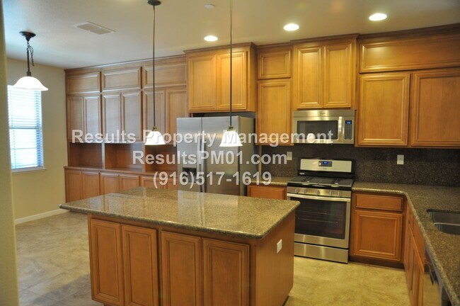 Foto del edificio - Newer Home in Roseville Gated Community - ...