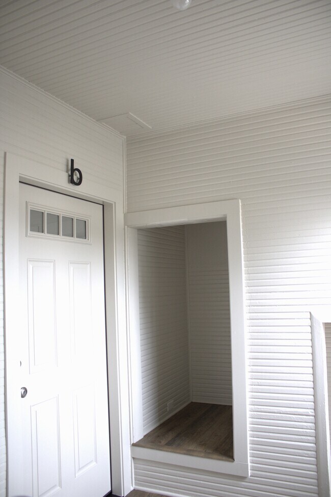 1115 N 2nd St Unit B, Silverton, OR 97381 Apartments in Silverton, OR