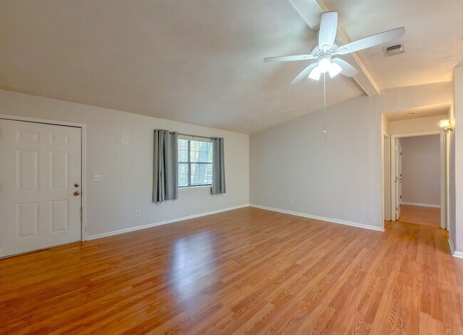 Foto del edificio - 2254 Tuscavilla Rd