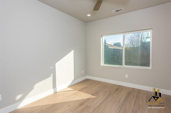 Building Photo - 44 Adler Cir