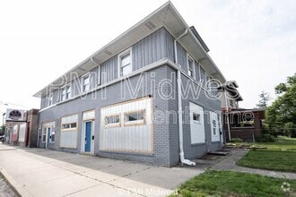 Building Photo - 5037 E 10th St
