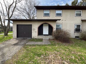 Building Photo - 1851-1853-1853 Lake Club Dr