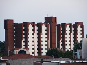 Building Photo - Pinnacle on the Park