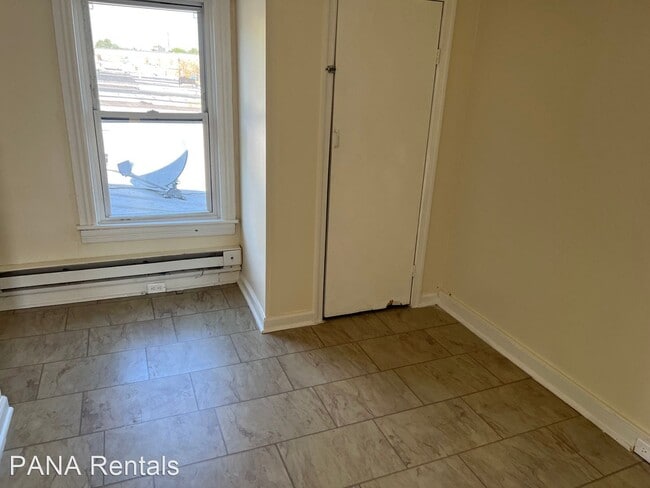 Building Photo - 4 br, 1 bath House - 437 West Greenwich St...