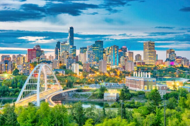 Photo du bâtiment - 10303-10107 107 St NW