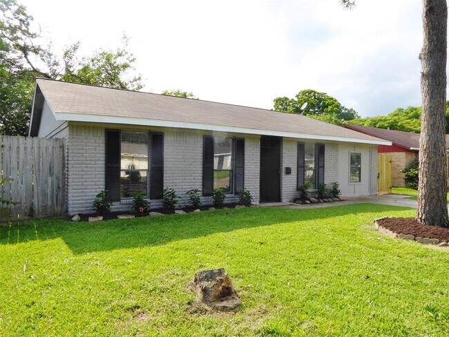 Foto del edificio - 12902 Southspring Dr