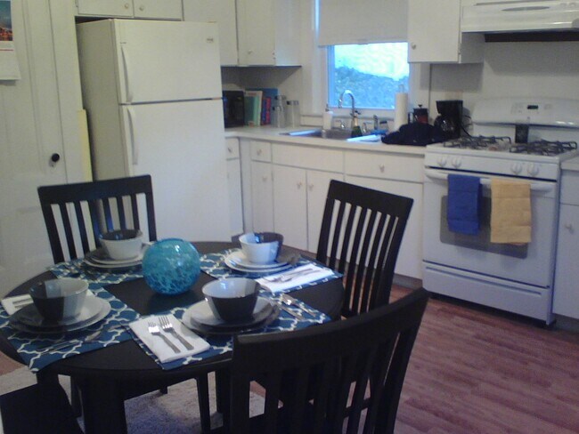 Eat in Kitchen - 104 Campbell Ave