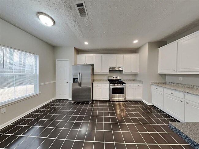 Building Photo - 3600 Clearview Dr