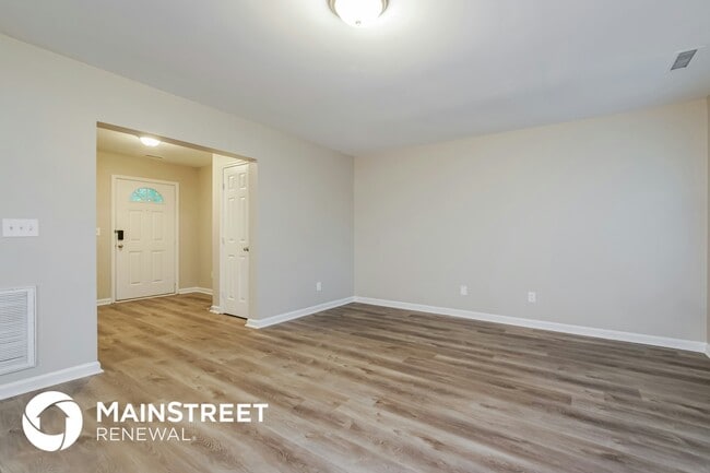 Foto del edificio - 5828 Weddington Rd
