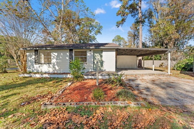 Foto del edificio - Renovated 2 Bedroom Home on Spacious Corner Lot