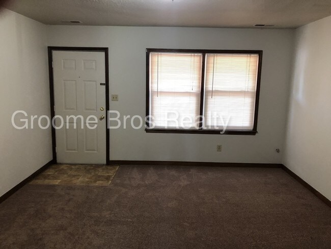 Building Photo - Newbridge Square Apartment