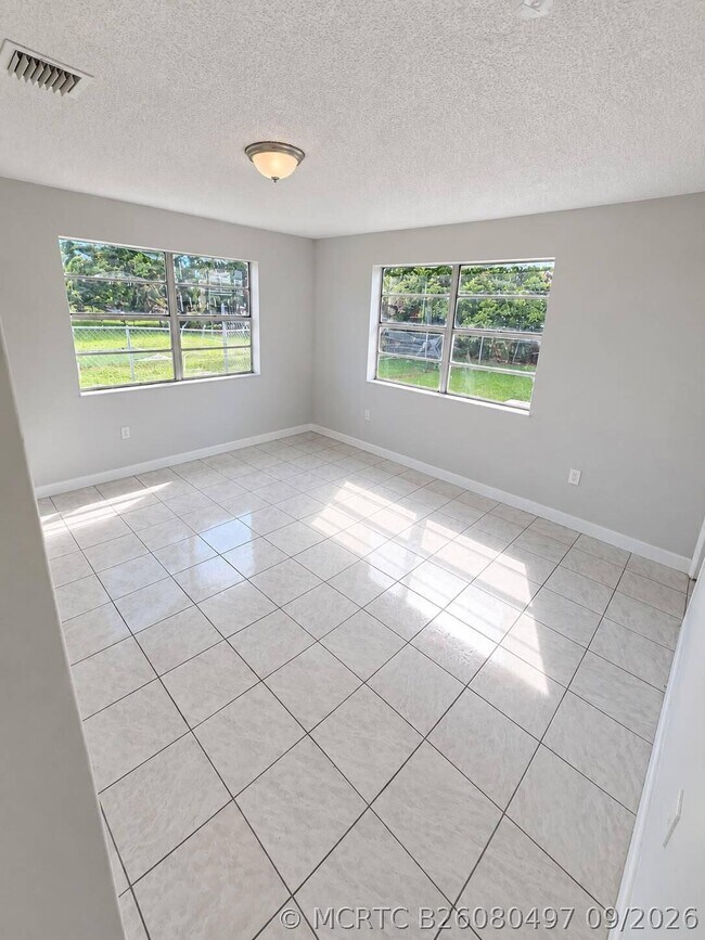 Building Photo - 20620 NW 26th Ct