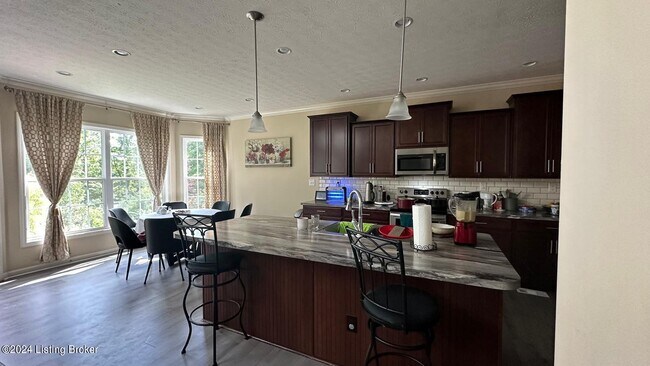 Building Photo - 569 Wooded Falls Rd