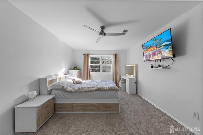 Foto del edificio - 125 College Dr