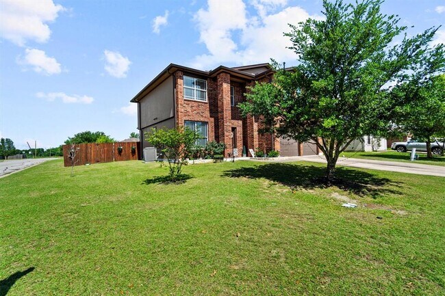 Foto del edificio - 303 Quail Hollow Dr