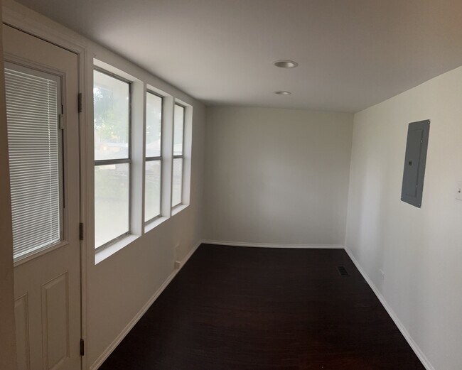 Building Photo - 1204 N 8th St