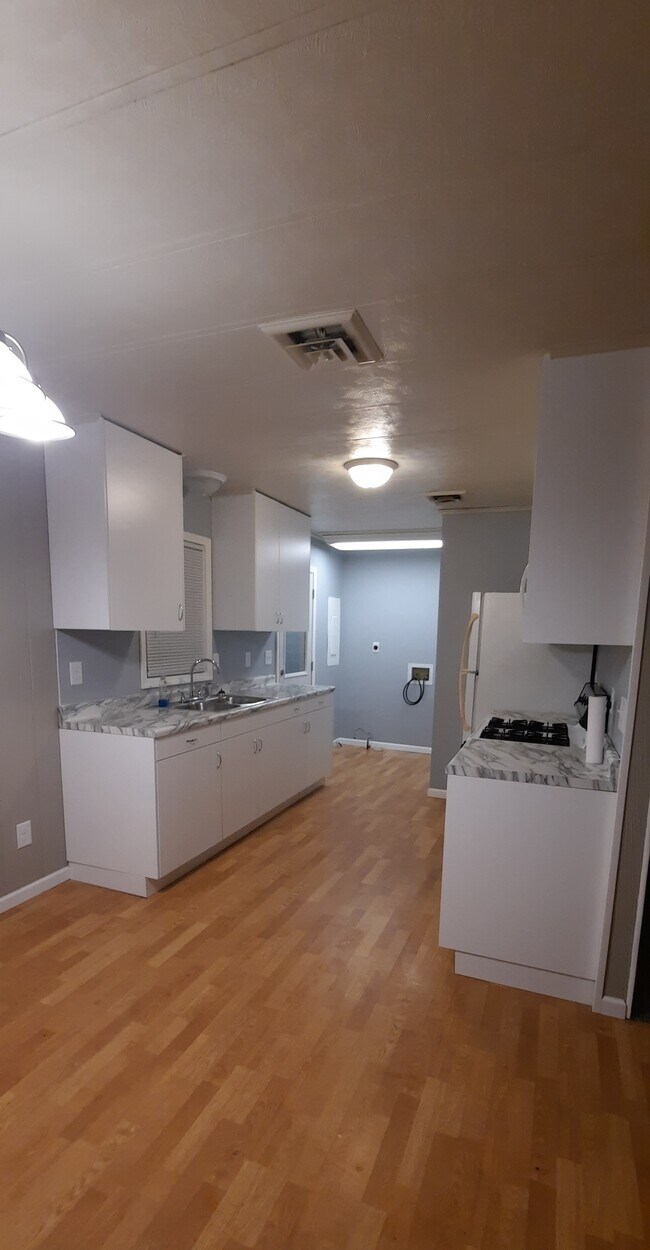 Kitchen - 1751 N 31st St