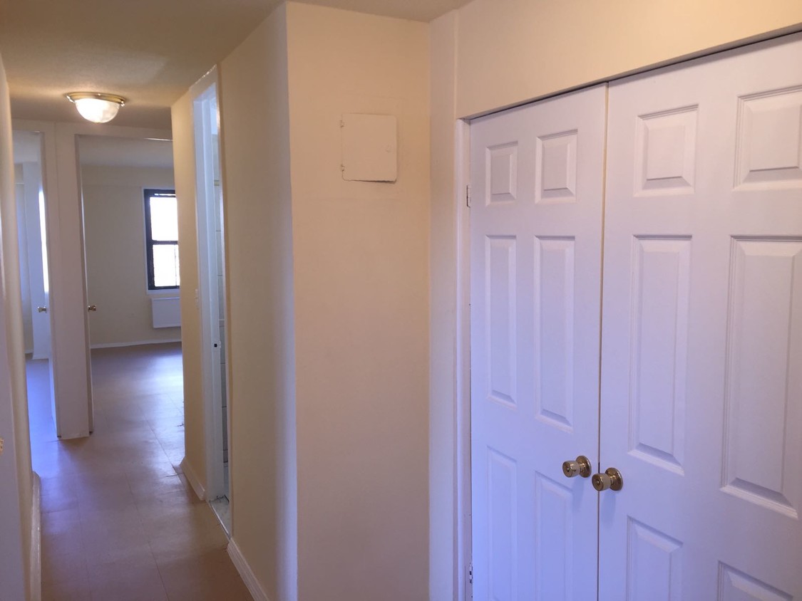 Foto principal - 2260 Olinville Ave