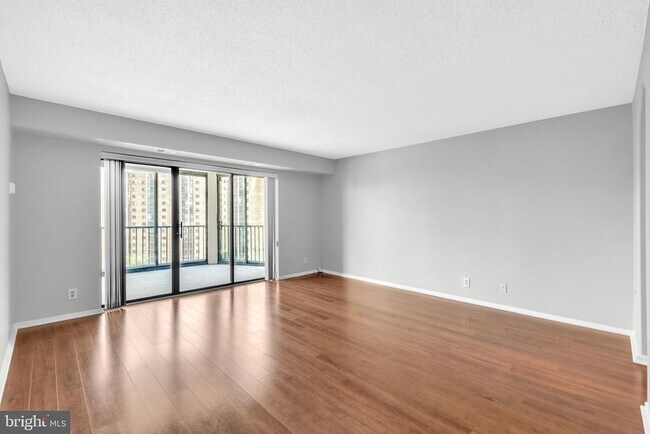Foto del edificio - 5904 Mt Eagle Dr