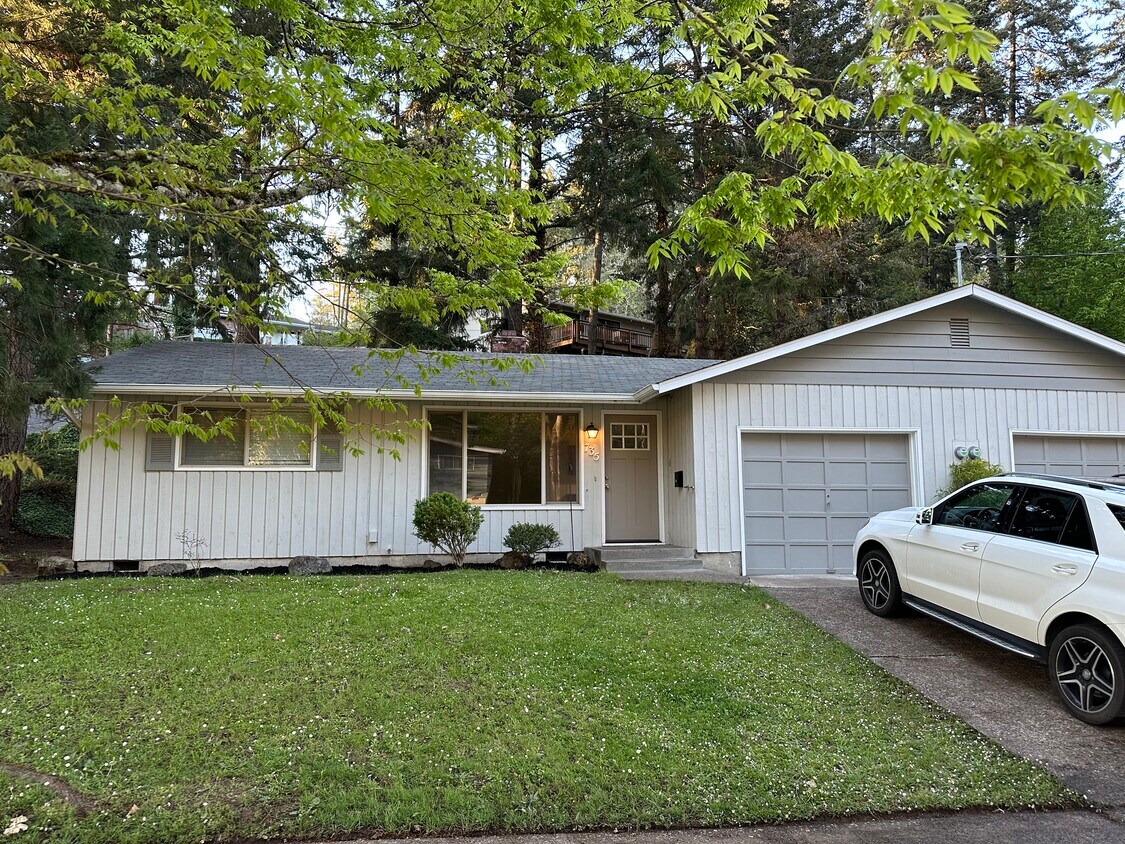 Primary Photo - 735 E 43rd Ave