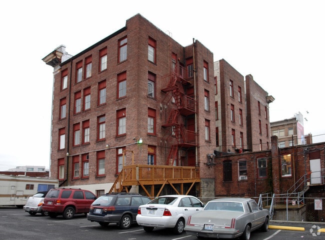Building Photo - 1800-1804 Hewitt Ave