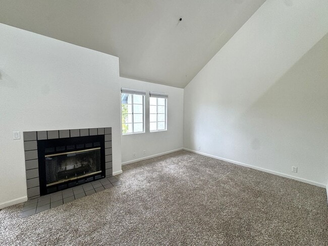 Foto del edificio - 2 BED WITH LOFT AT SOUTHWOOD CONDOS Sinshe...