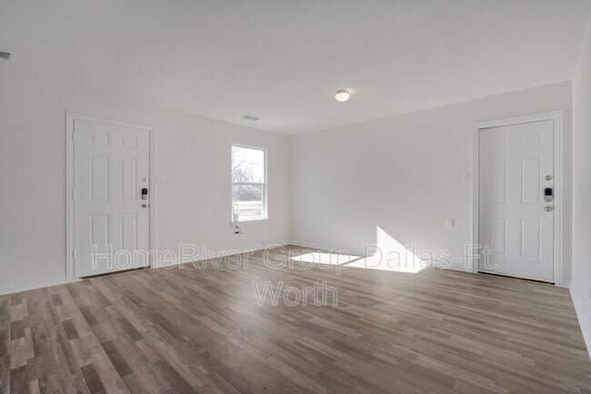Building Photo - 2106 Henry St