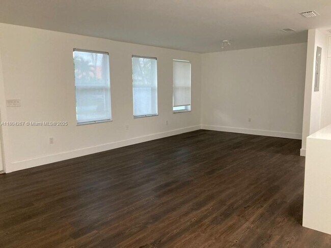 Building Photo - 3321 SW 110th Ave