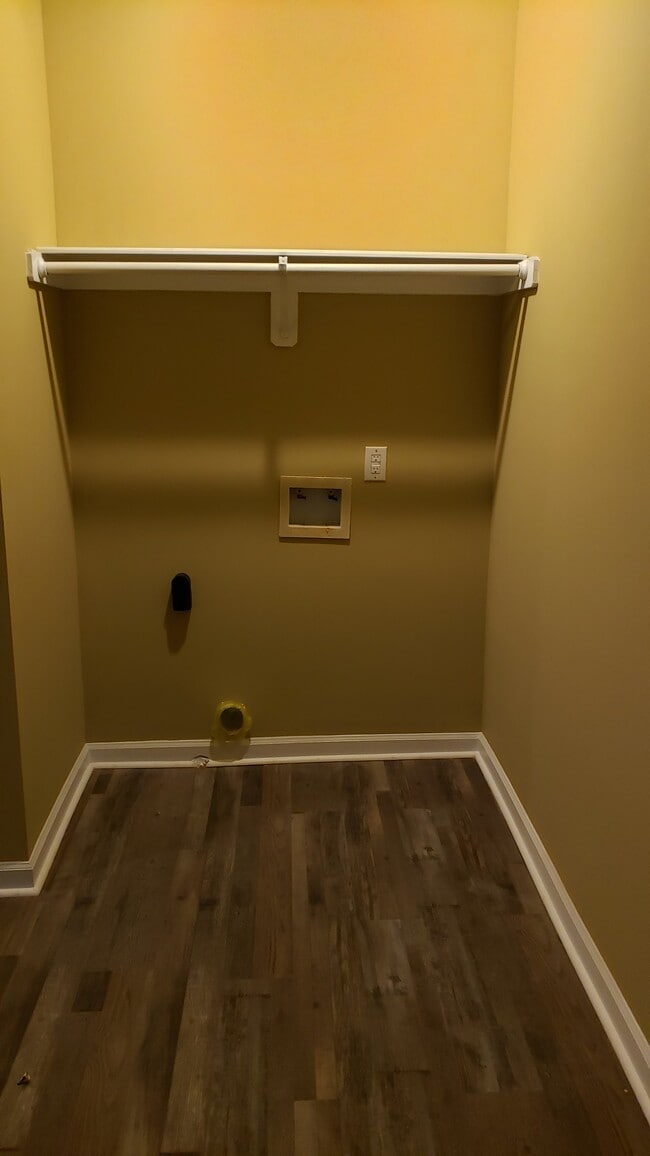 Laundry Room - 606 Rex St