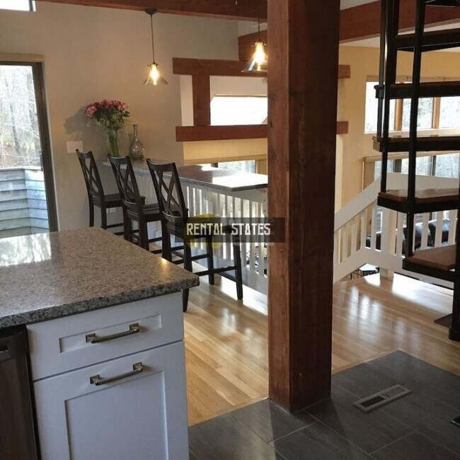 Foto del edificio - 4 bedroom in Orleans MA 02653