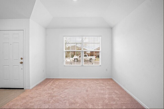 Building Photo - 113 Imola St