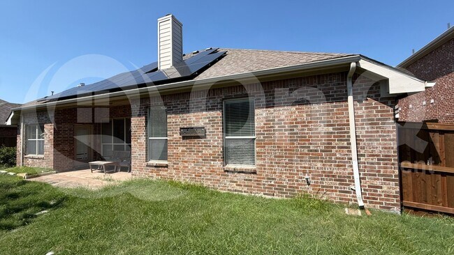 Photo - 1618 Nestledown Dr House