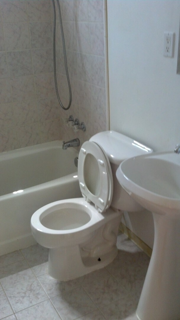 Foto del edificio - 2+ Bedroom 1 Bath House in Oakland -- Comi...